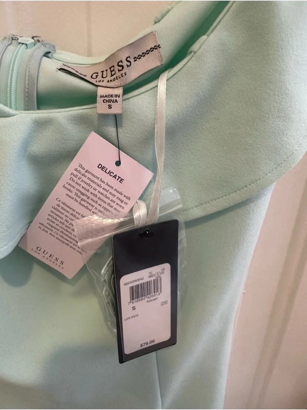 Guess chic off